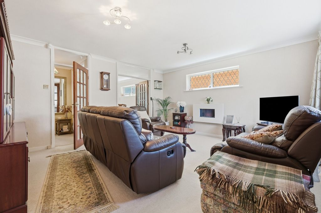 Property photo 2 of 25