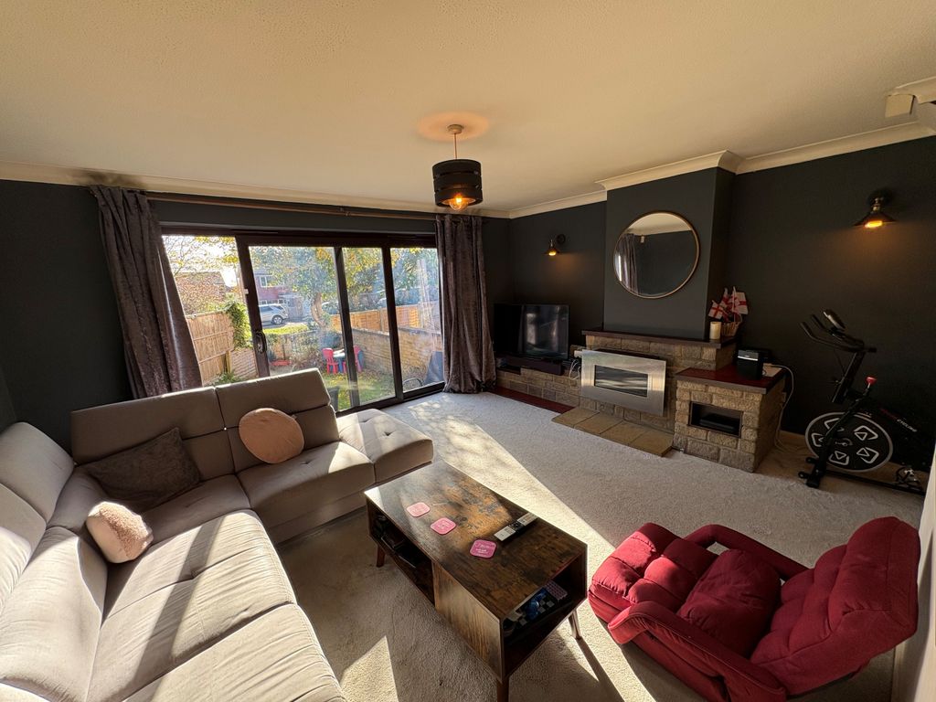 Property photo 2 of 13 Lounge