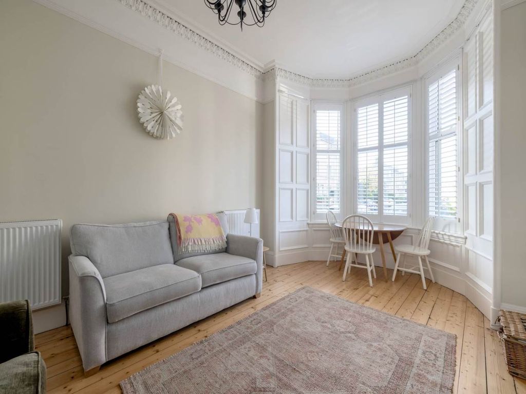 Property photo 3 of 14 76704_Learmonthgrov_006