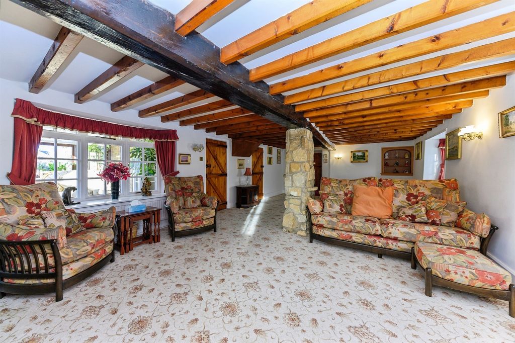 Property photo 2 of 25