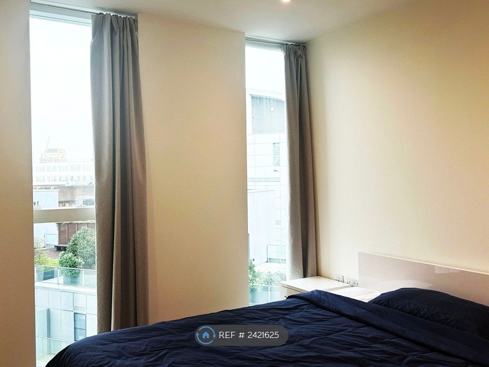 Property photo 1 of 18 Main Bedroom