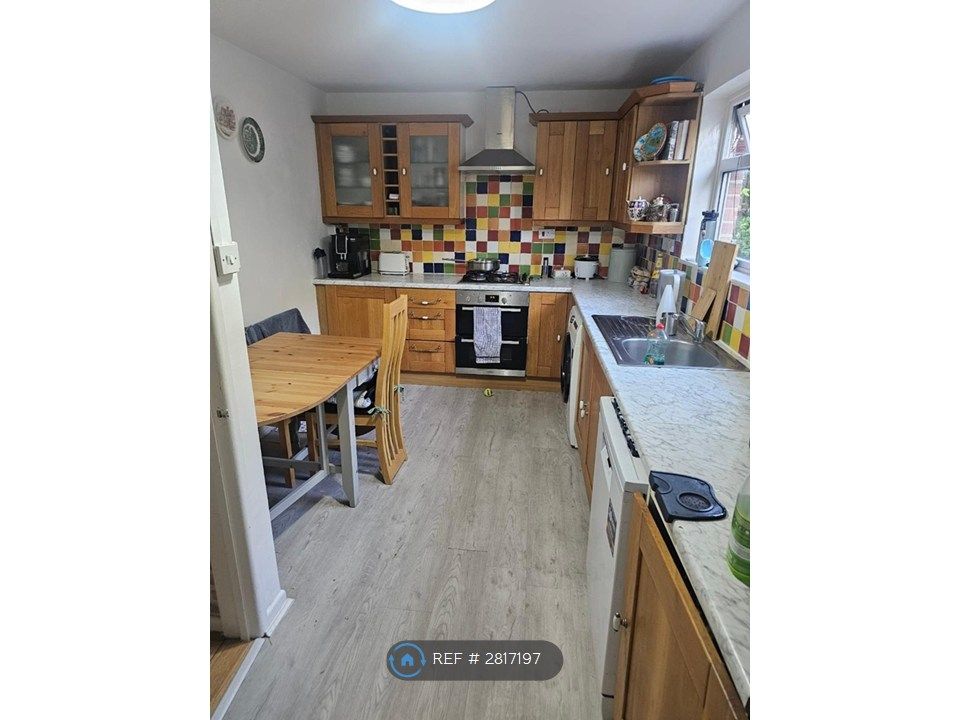 Property photo 2 of 10 Kitchen