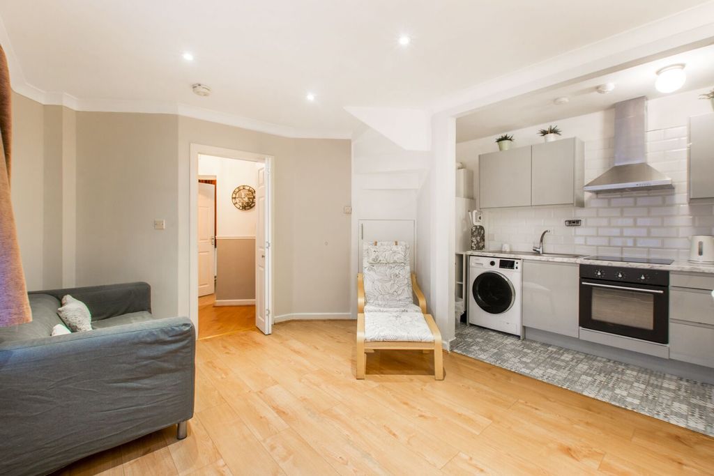 Property photo 2 of 7