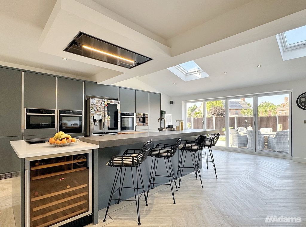 Property photo 3 of 49