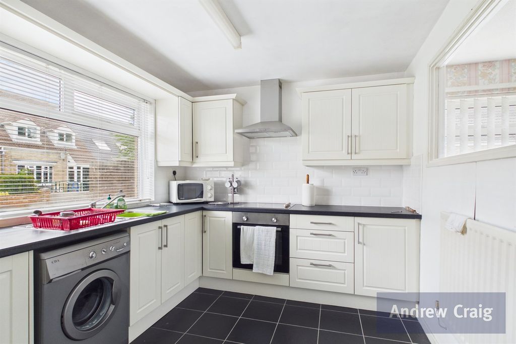 Property photo 2 of 12 Kitchen/Breakfast Room