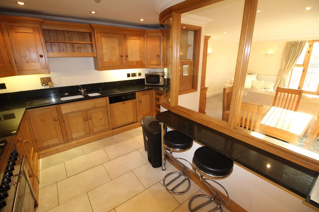 Property photo 3 of 9 Kitchen