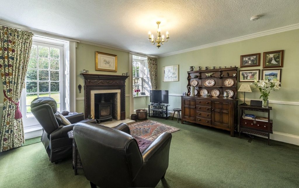 Property photo 3 of 14 Sitting Room