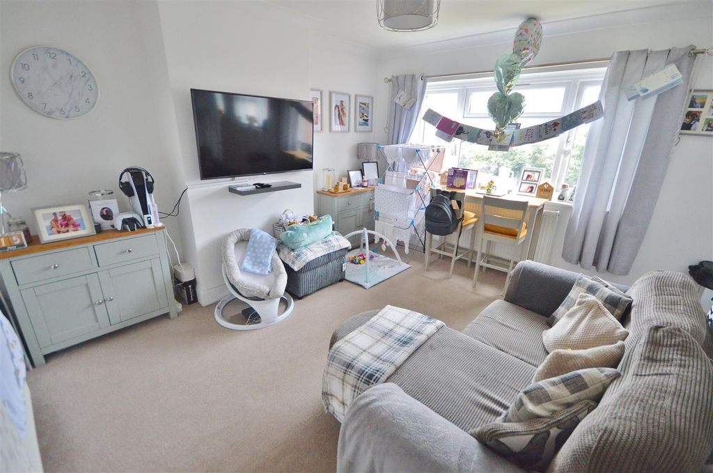 Property photo 2 of 7 Lounge