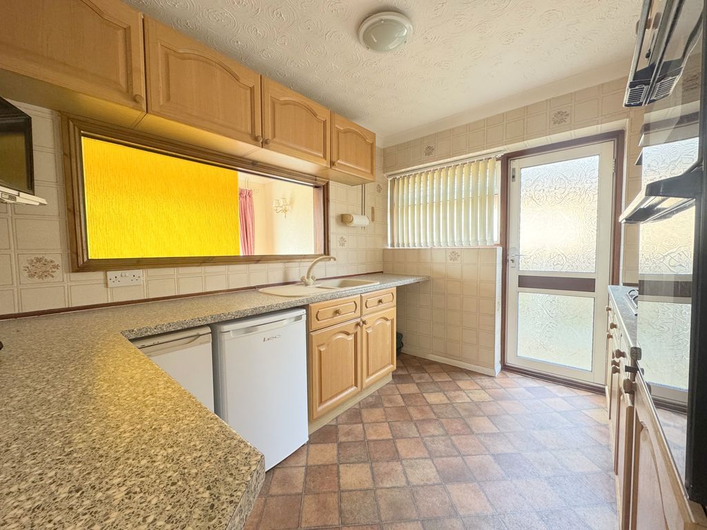 Property photo 3 of 13 Kirkhurst Close