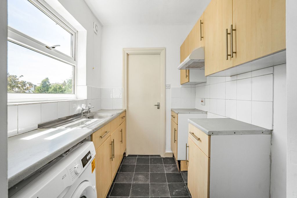 Property photo 3 of 8 Kitchen