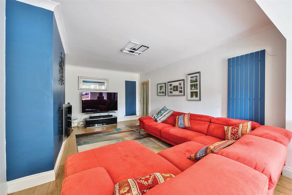 Property photo 3 of 20 1324136-11-68767A7B4ce23.Jpg
