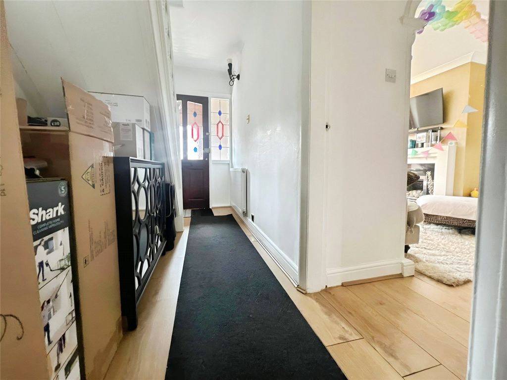 Property photo 3 of 14 Hallway