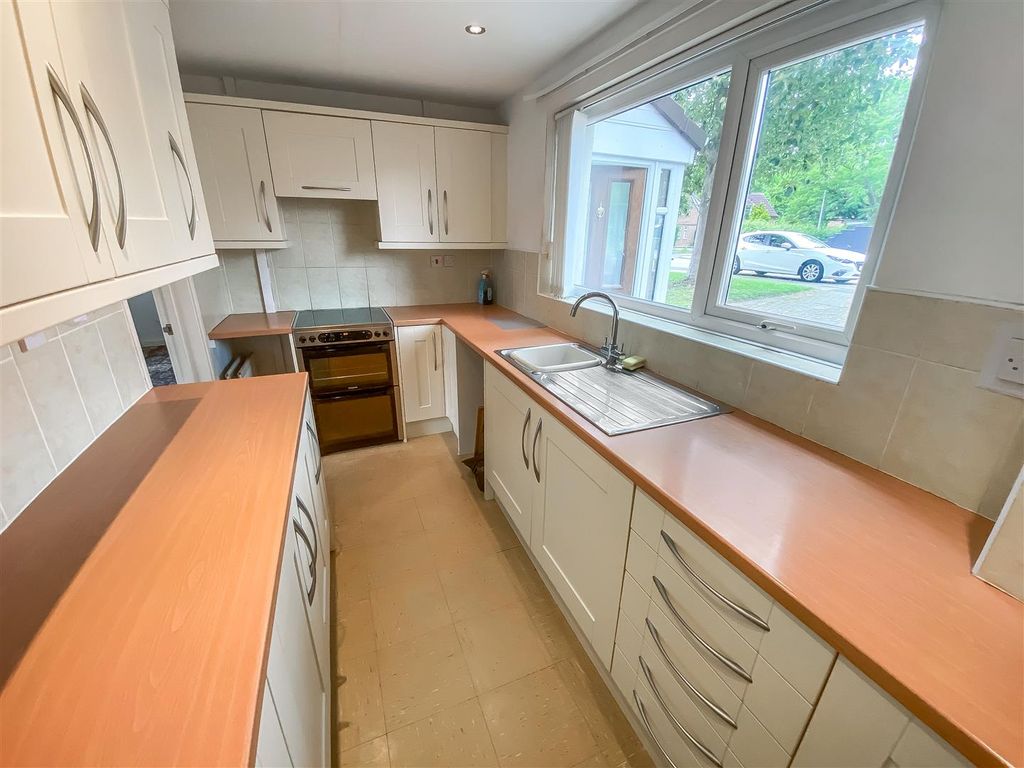 Property photo 3 of 10 Kitchen.Jpg
