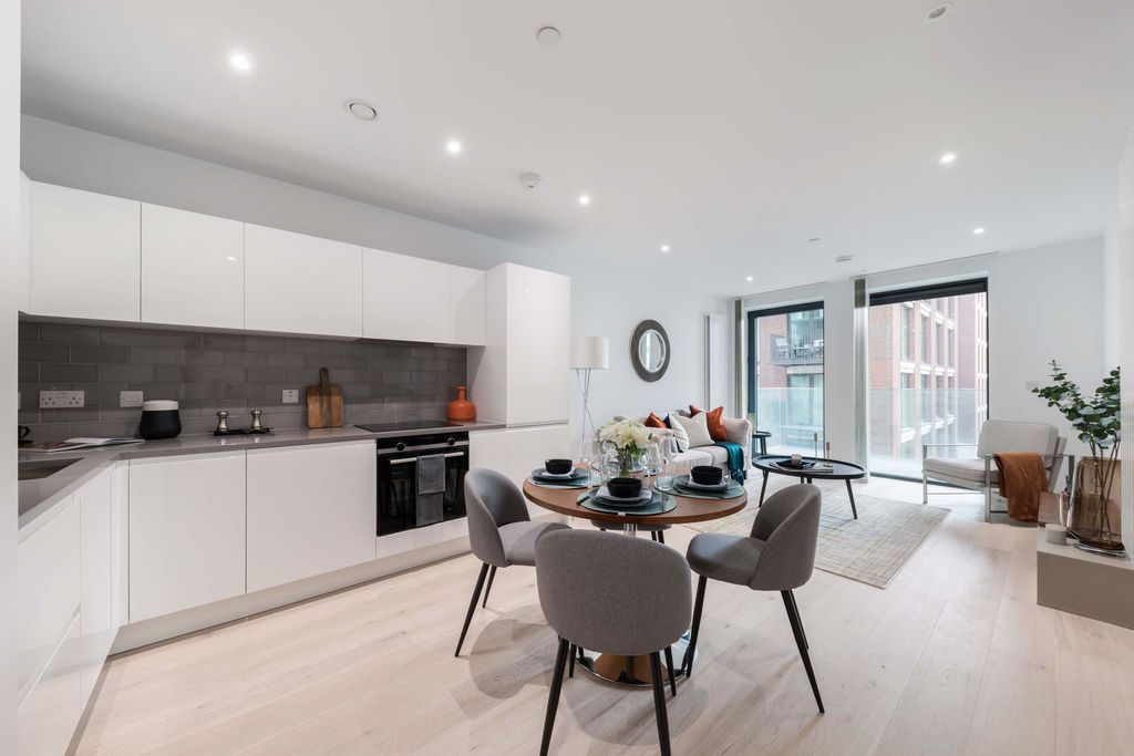 Property photo 3 of 8 Photo 6