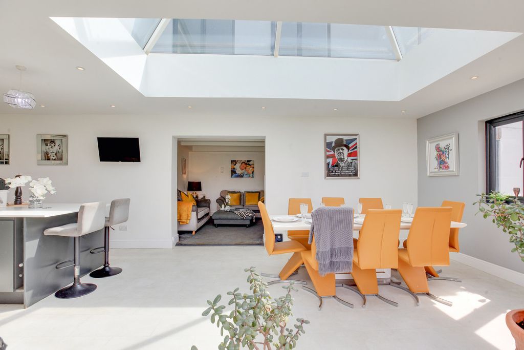 Property photo 2 of 31