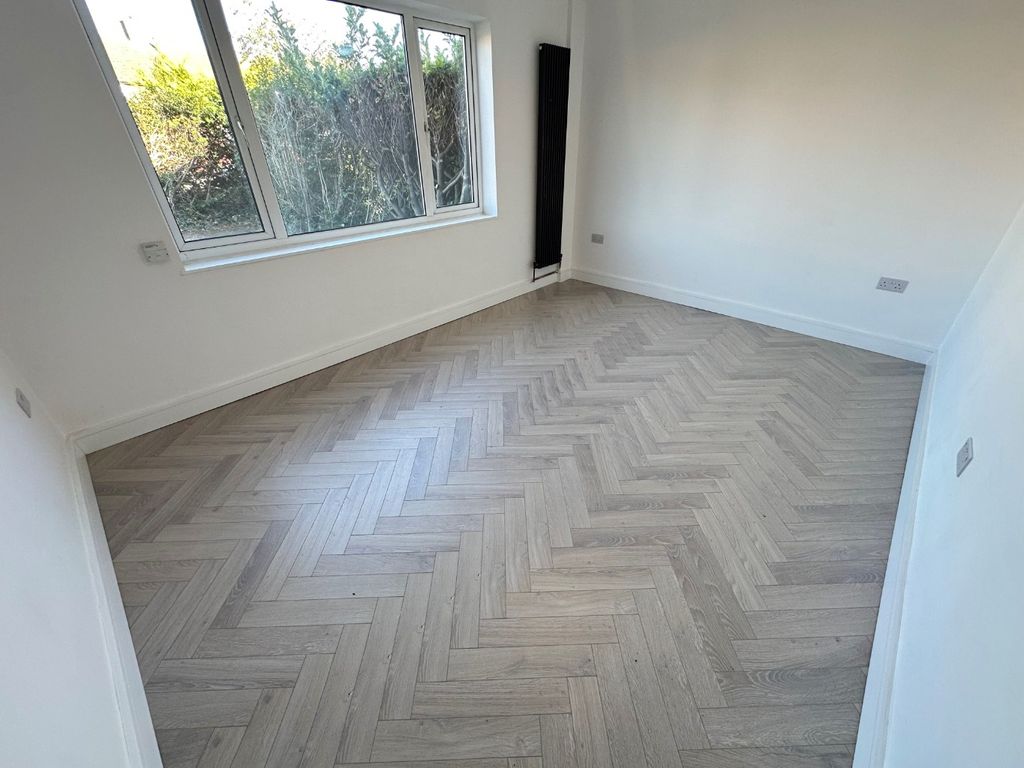 Property photo 3 of 10 4568932