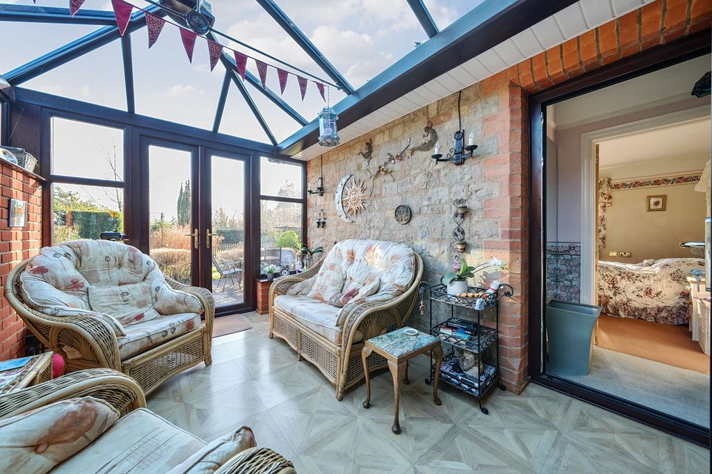 Property photo 3 of 17 Conservatory