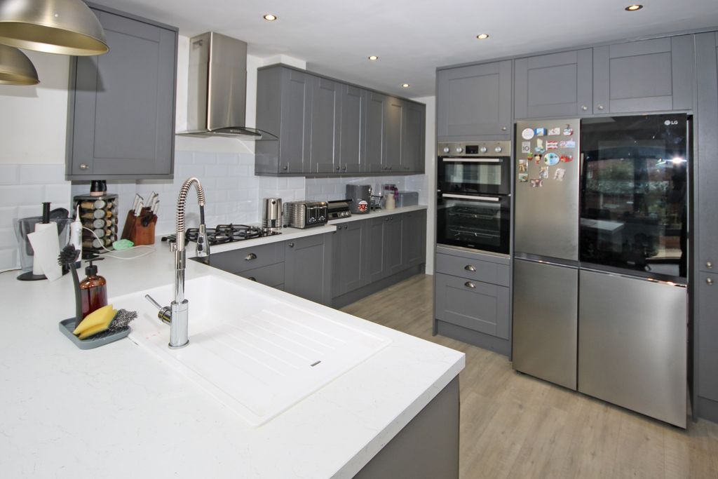 Property photo 3 of 16 4355125