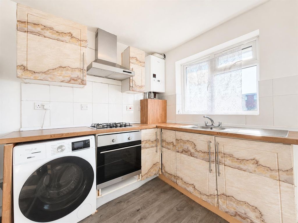 Property photo 1 of 6 Kitchen