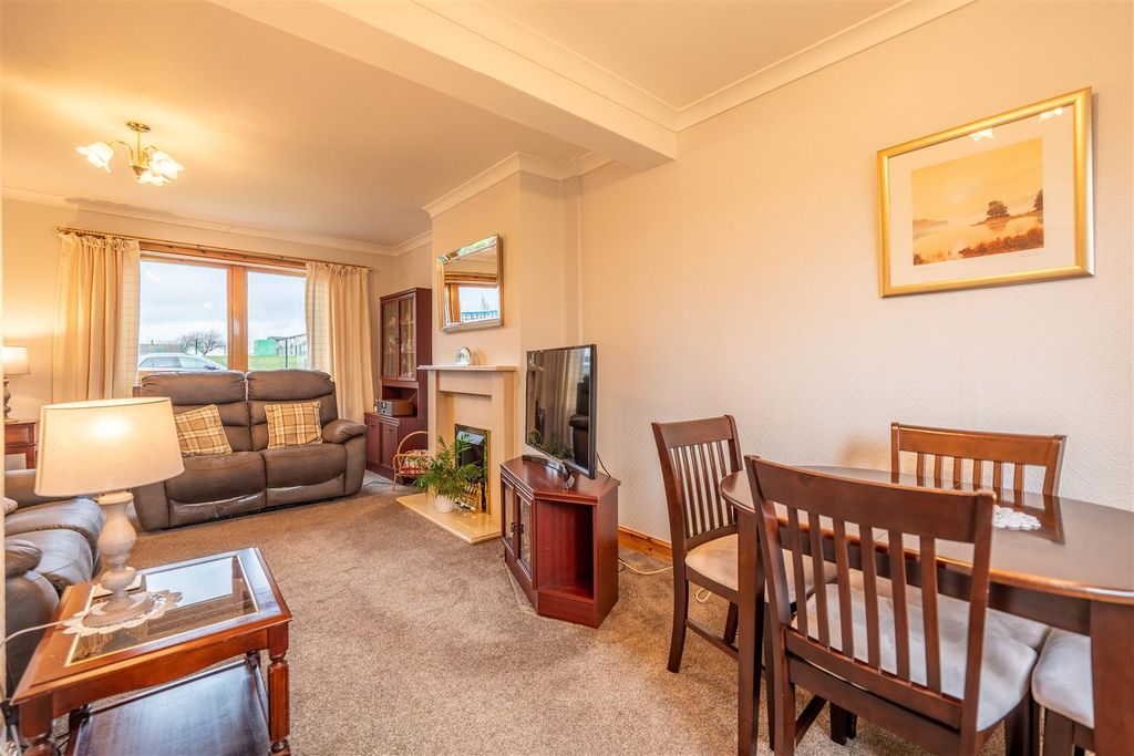 Property photo 2 of 32 Dsc09427-Hdr.Jpg