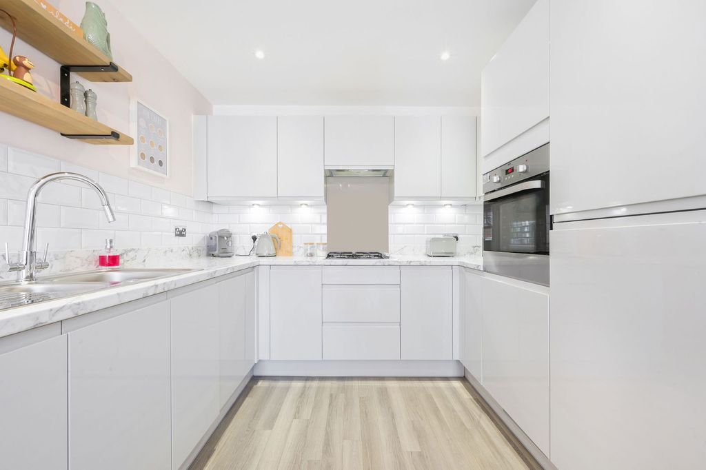 Property photo 3 of 21