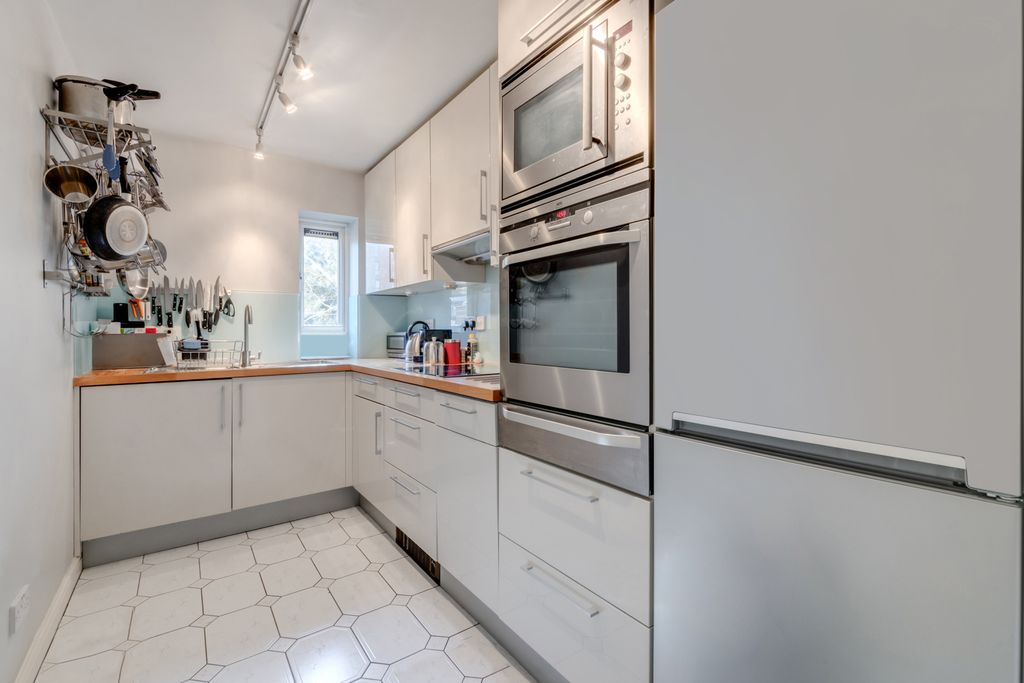 Property photo 3 of 12