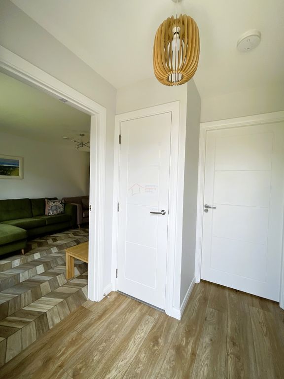 Property photo 2 of 21 Hallway