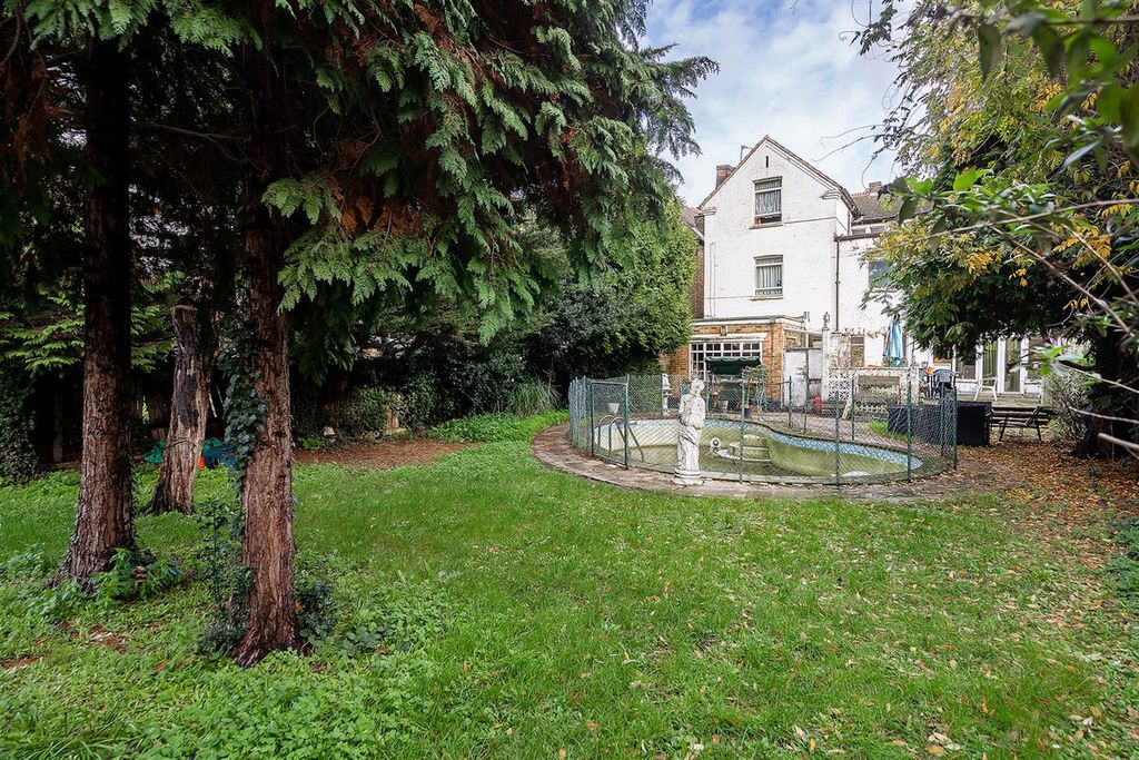 Property photo 2 of 13
