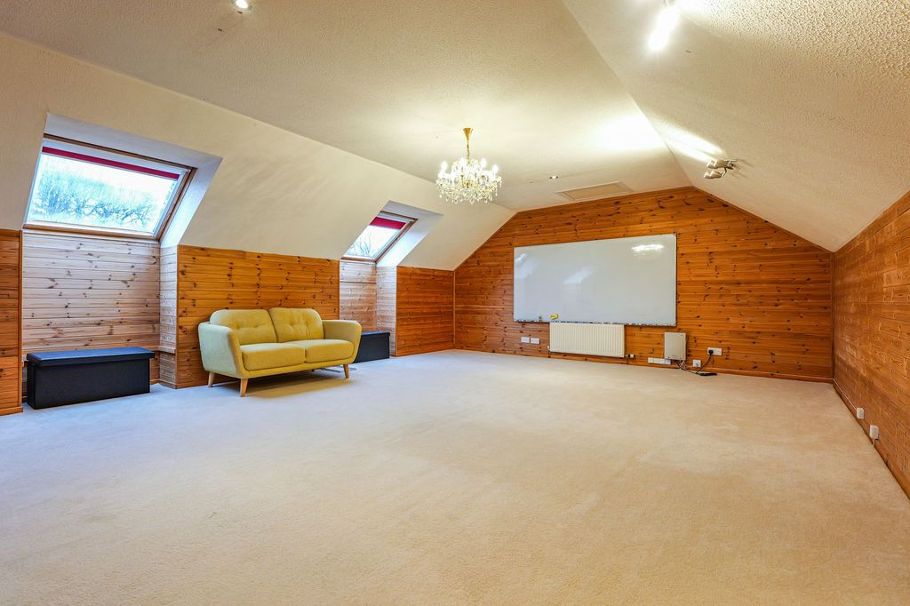 Property photo 2 of 33