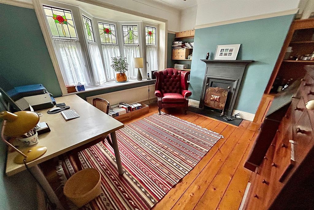 Property photo 2 of 27 Sitting Room