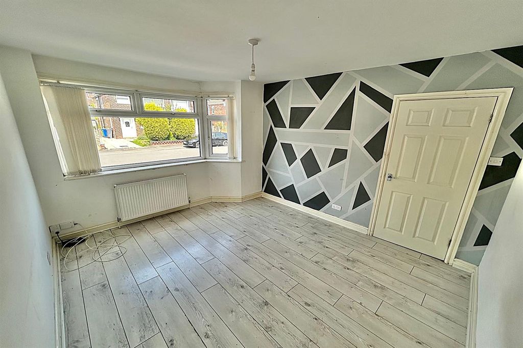 Property photo 3 of 19 Sitting Room