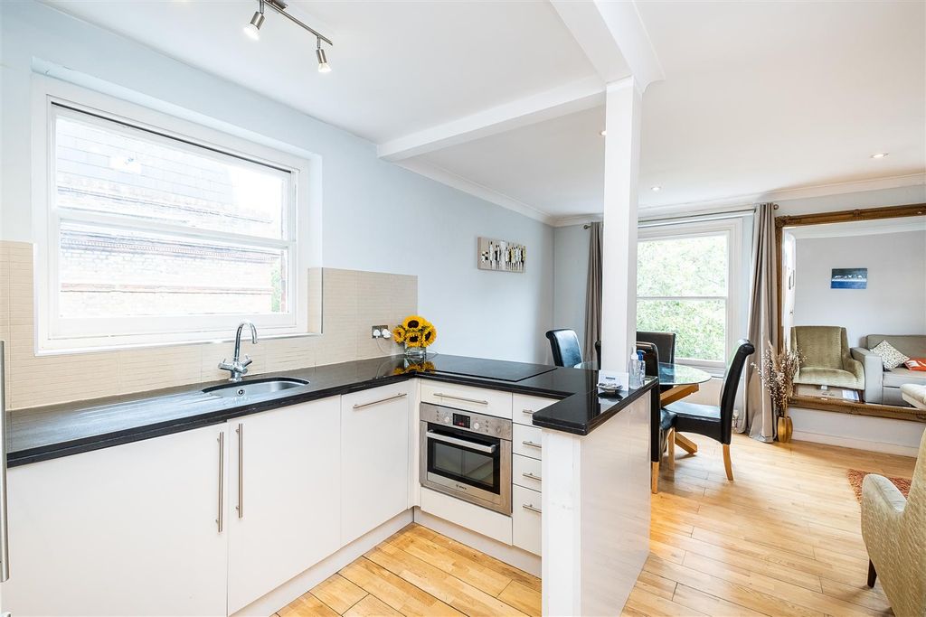 Property photo 3 of 17 Kitchen_19-Courtfield-Road-016.Jpg
