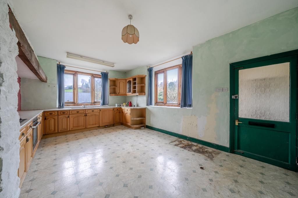 Property photo 3 of 25 Kitchen