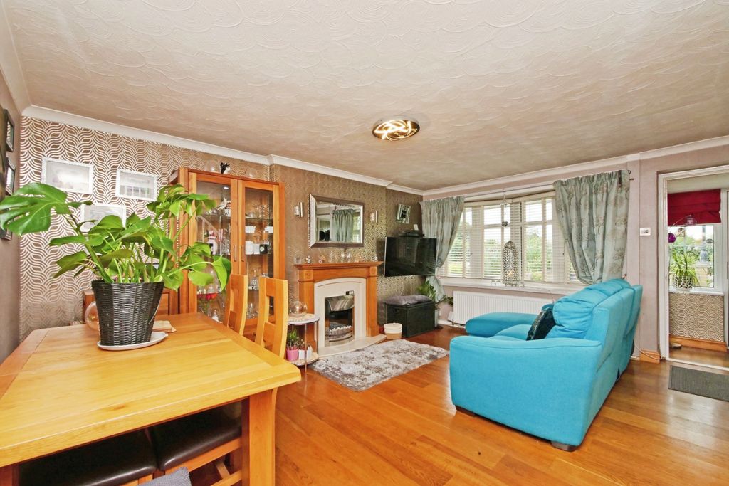 Property photo 3 of 19 Pnmb0012