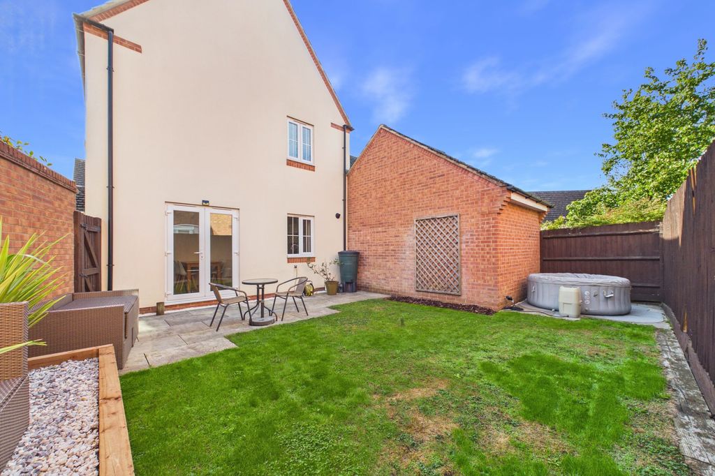 Property photo 2 of 24
