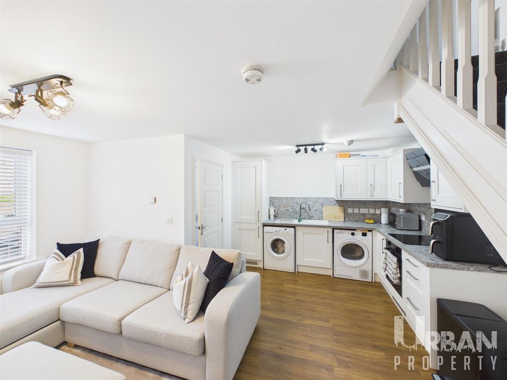 Property photo 2 of 7 Cam03038G0-Pr0235-Still001.Jpg