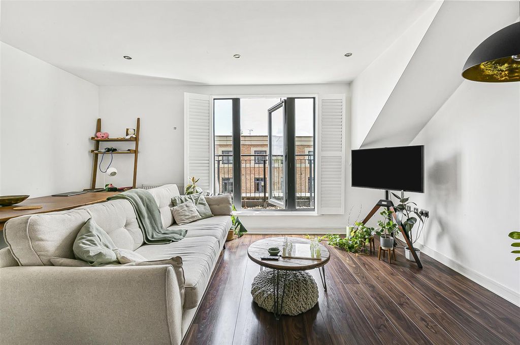 Property photo 3 of 14 2_54673.Jpg