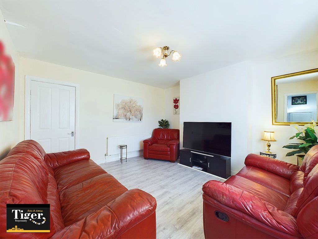 Property photo 3 of 18 Cam03440G0-Pr0245-Still007