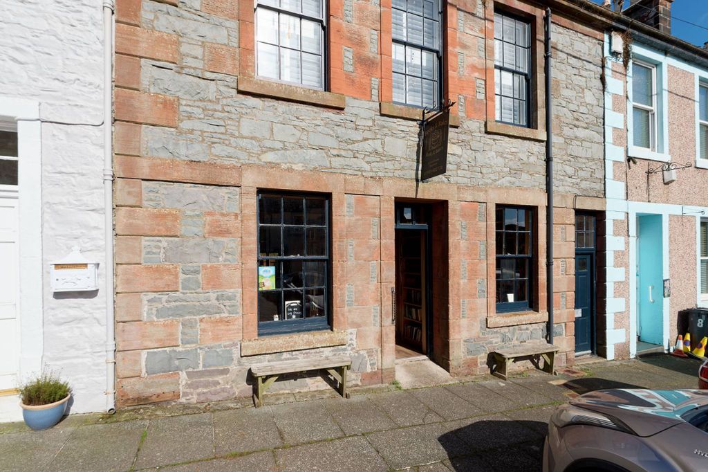 Property photo 2 of 37