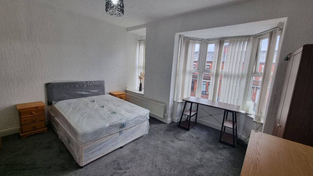 Property photo 2 of 12 Gallery