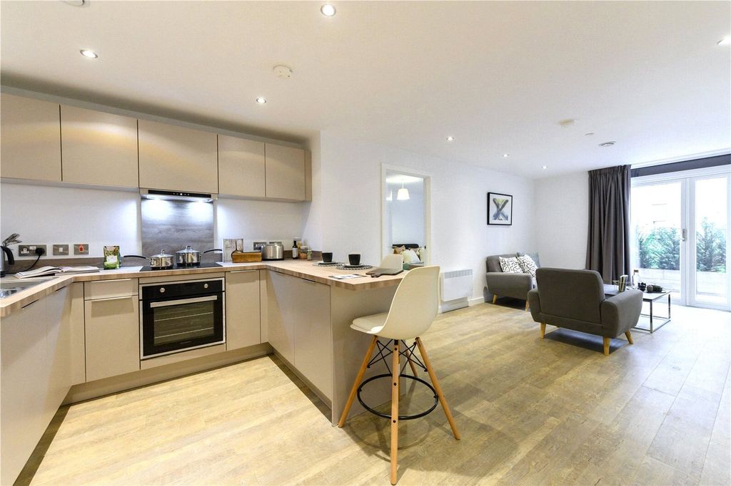 Property photo 2 of 11 Kitchen