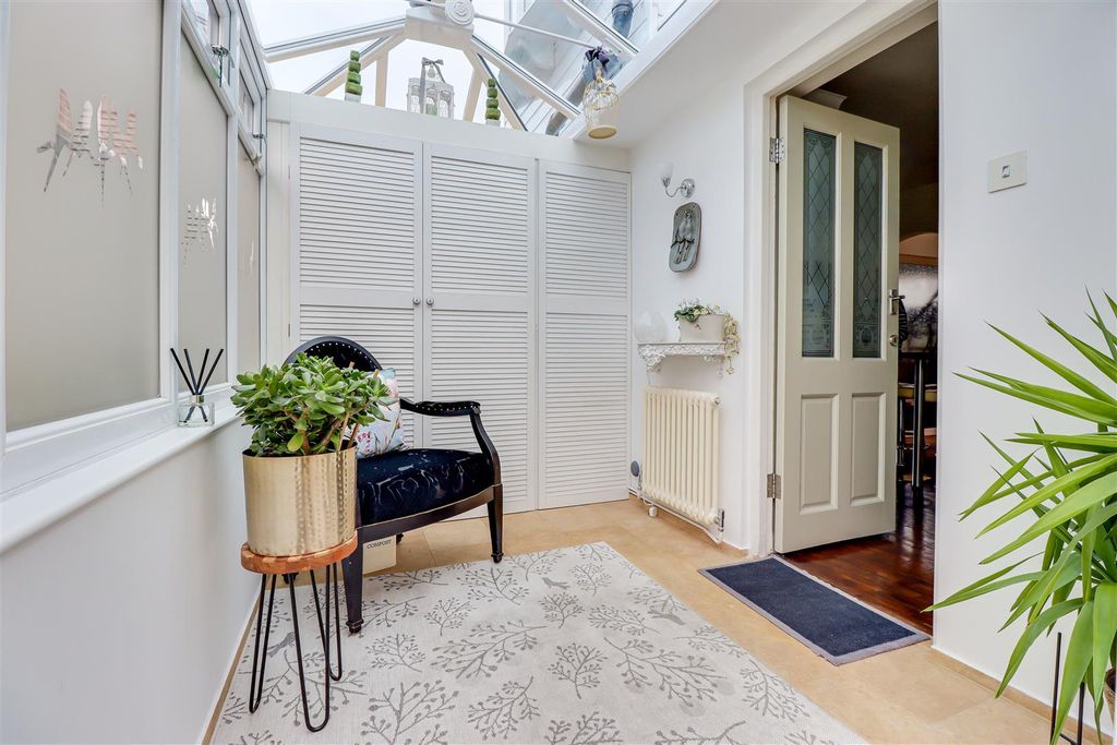 Property photo 3 of 31