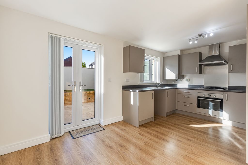 Property photo 2 of 18 A10 - 8 Great Tree Vew Paignton - 241112