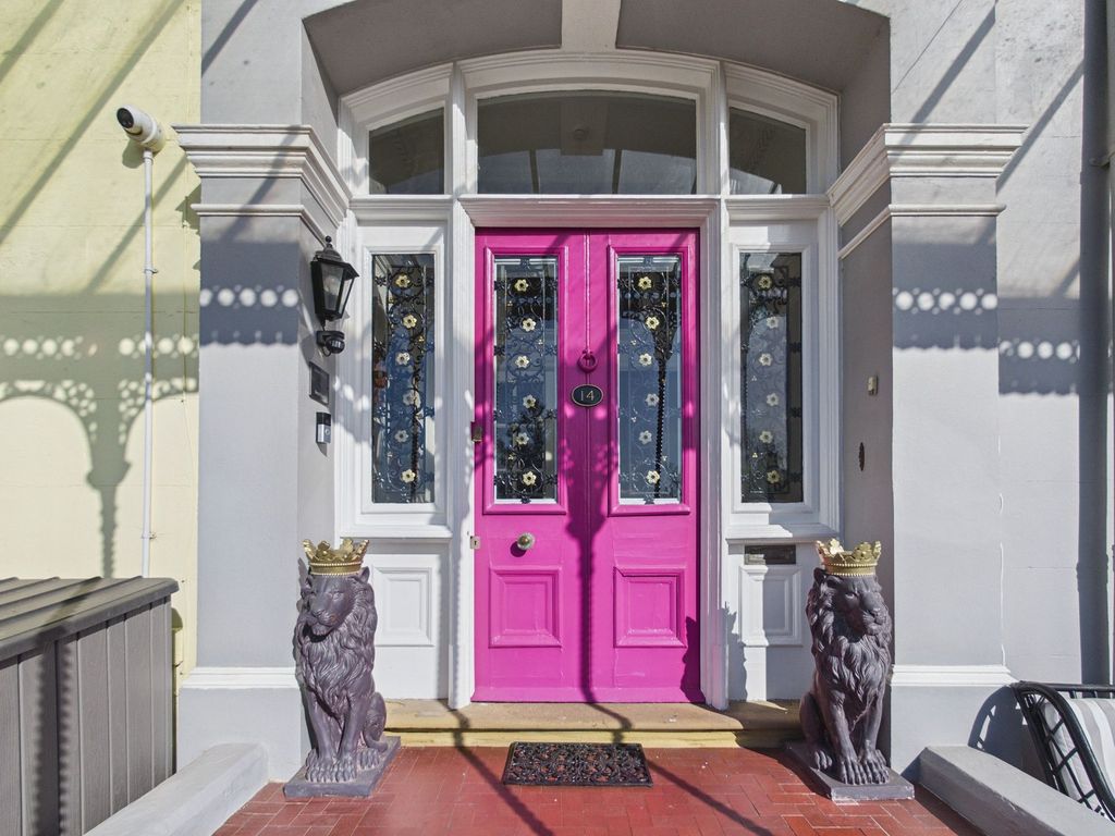 Property photo 2 of 48