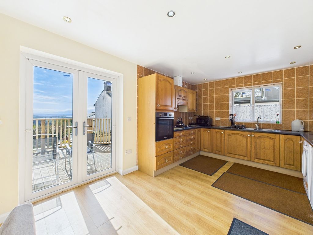 Property photo 2 of 20 Kitchen