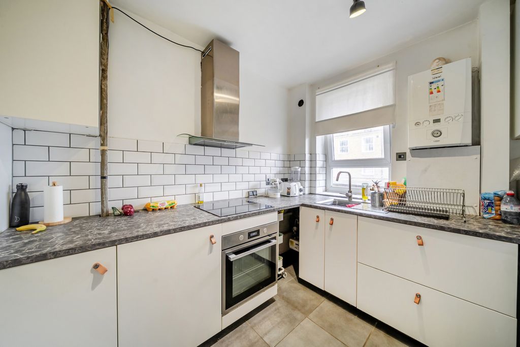 Property photo 2 of 11 Kitchen