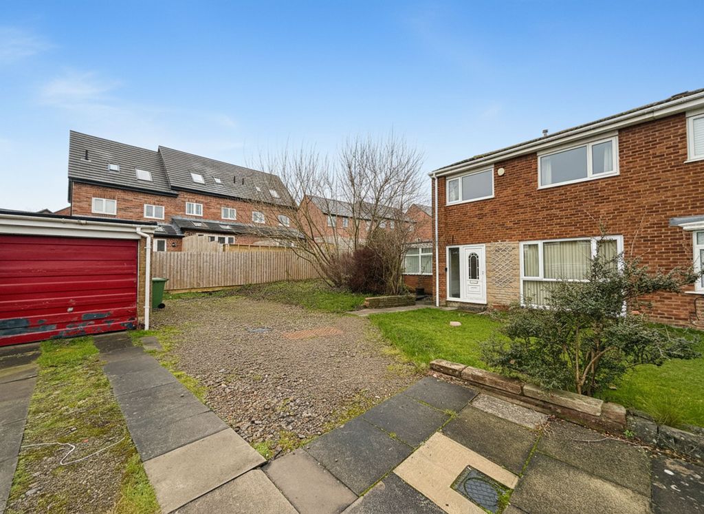 Property photo 1 of 17 Hebden Avenue