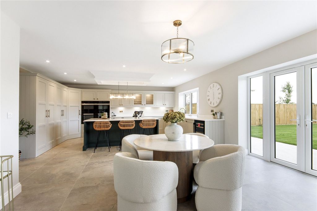 Property photo 2 of 19 Show Home