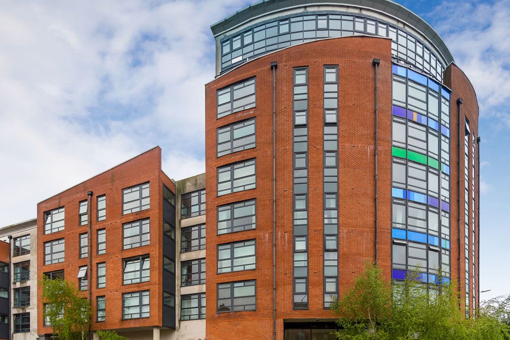 Property photo 1 of 9 Kennet Street