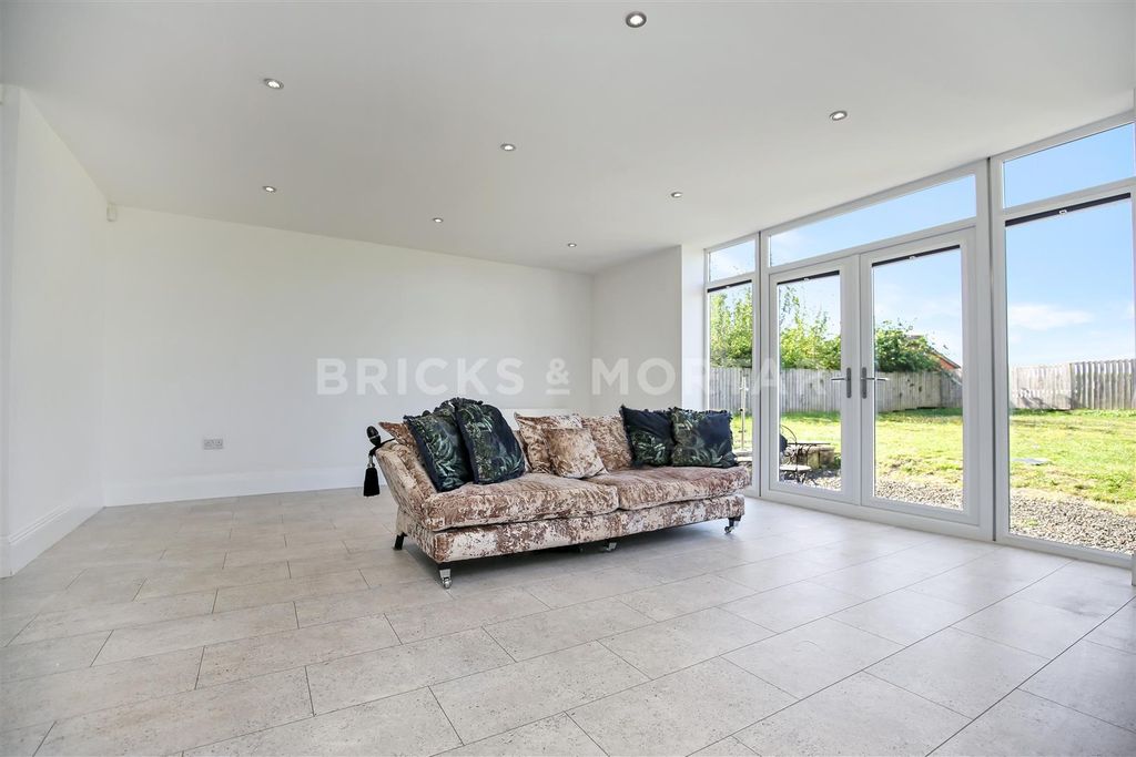 Property photo 2 of 14 Hjwme5T5Neuhikmwjocjba.Jpg